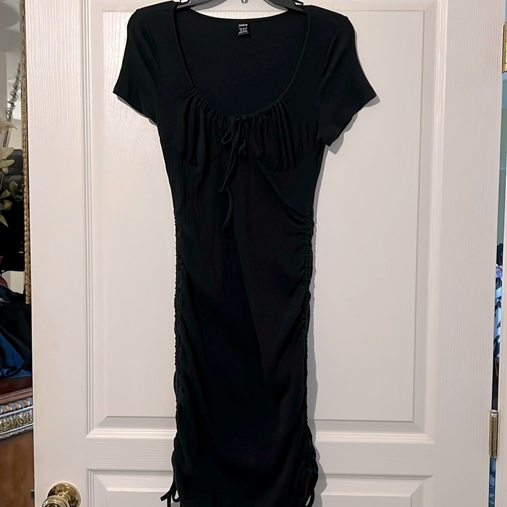 Black bodycon dress